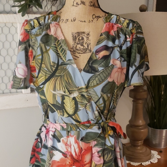 NWT Ella Moon floral wrap around dress size small - Picture 2 of 8